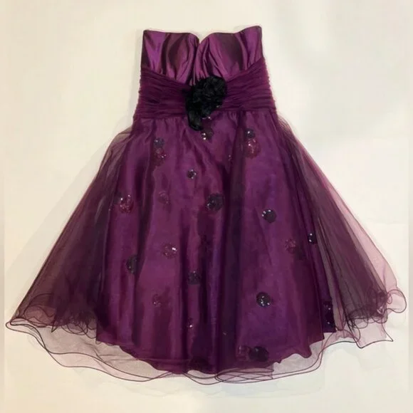 NWT SHERRI HILL Plum Colored Beads/Sequins Short Tulle Skirt Sweetheart Dress 4‎